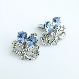 Vintage Crown Trifari Aqua Blue Rhinestone Clip Earrings Silver Tone
